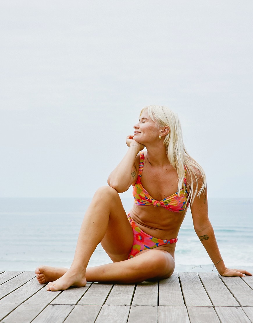 Billabong X Amanda DSunny Coast ruched bandeau bikini top in retro floral - MULTI