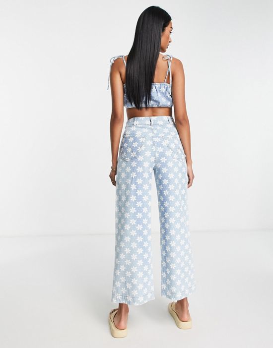 https://images.asos-media.com/products/billabong-x-wrangler-perfect-pair-beach-pants-in-blue-ditsy-floral-print-part-of-a-set/202046004-2?$n_550w$&wid=550&fit=constrain