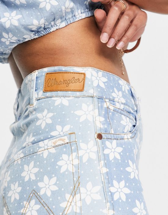 https://images.asos-media.com/products/billabong-x-wrangler-perfect-pair-beach-pants-in-blue-ditsy-floral-print-part-of-a-set/202046004-3?$n_550w$&wid=550&fit=constrain