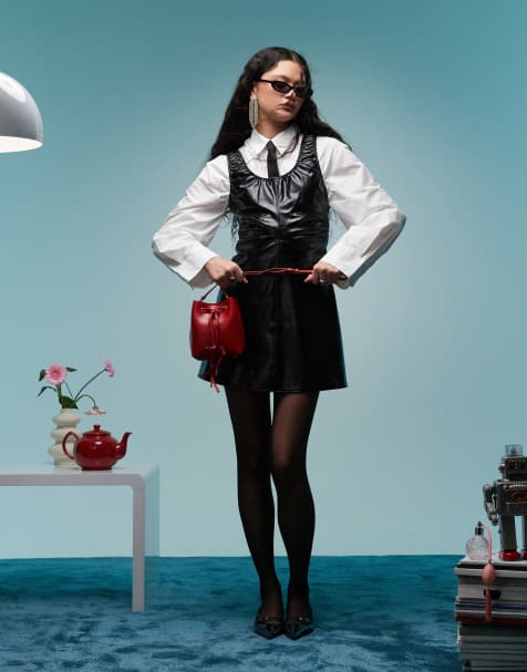 BIMBA Y LOLA – Gerafftes Minikleid aus schwarzem Kunstleder - view 1