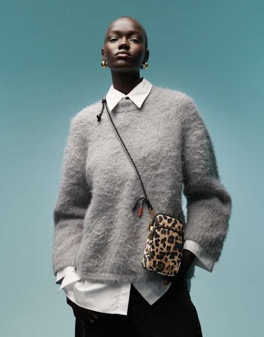 BIMBA Y LOLA – Leopardmönstrad, liten axelremsväska i nylon