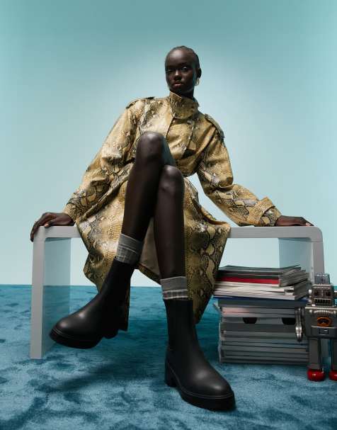 BIMBA Y LOLA – Svarta ankelhöga gummistövlar med låg klack - view 1