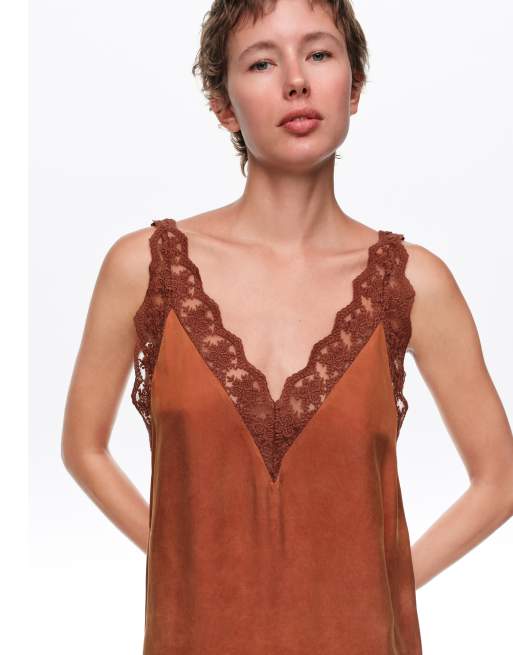 Bimba Y Lola top largo estilo camisola con ribete de encaje en toffee, 2 de 6