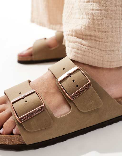 Birkenstock ‑ Arizona ‑ Sandalen aus geöltem Leder in Tabakbraun