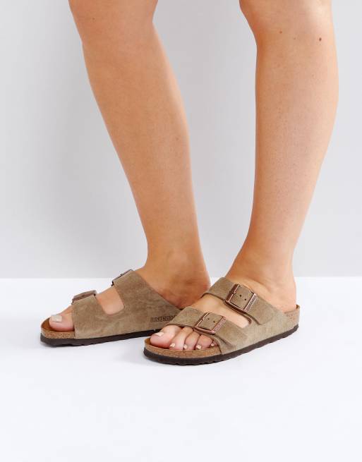 Birkenstock Arizona Sandales plates pointure étroite en daim