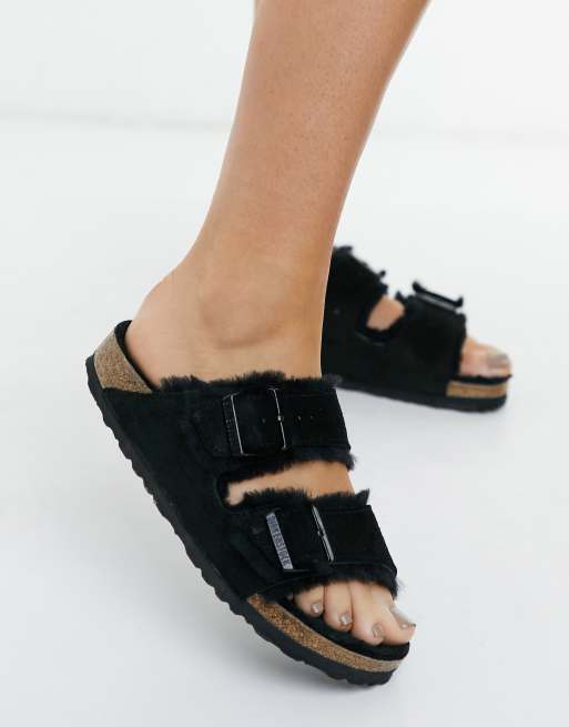 Birkenstock – Arizona – Svarta sandaler med shearling