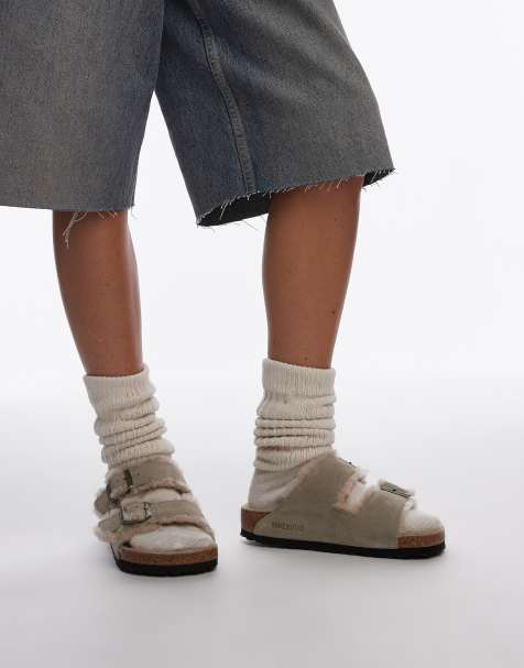 Birkenstock – Arizona – Zamszowe sandały z wyściółką z kożuszka w kolorze taupe - view 1