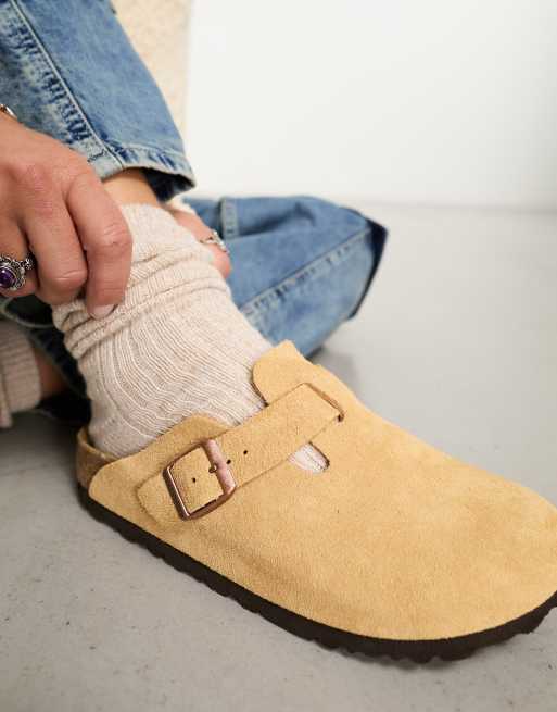 Birkenstock – Boston – Clogs aus Wildleder in Milchkaffee-Beige | ASOS