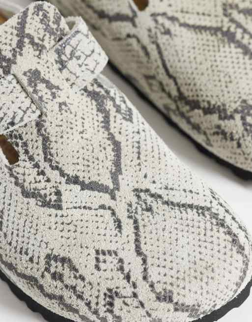 Birkenstock - Boston - Clogs i ruskind med slangeprint og nitter, 3 af 4