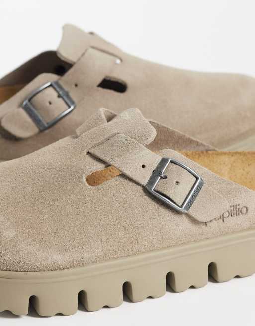 Birkenstock – Boston – Klobige Clogs aus Wildleder in Taupe, 3 von 4
