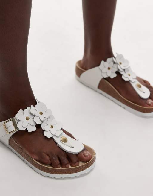 Birkenstock - Gizeh - Hvide sandaler i læder med blomsterapplikationer, 3 af 4
