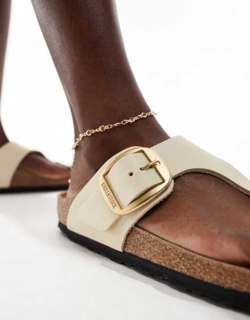 Birkenstock Gizeh Sandalen aus Nubukleder in Beige mit groBer Schnalle