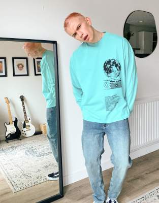 фото Бирюзовый oversized-лонгслив с принтом на груди asos design-зеленый цвет