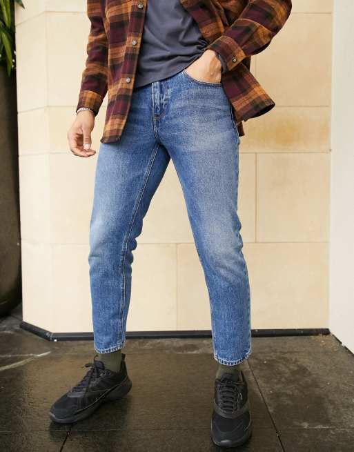 Blå klassiske stive jeans i mediumblå vask fra ASOS DESIGN, 2 af 4