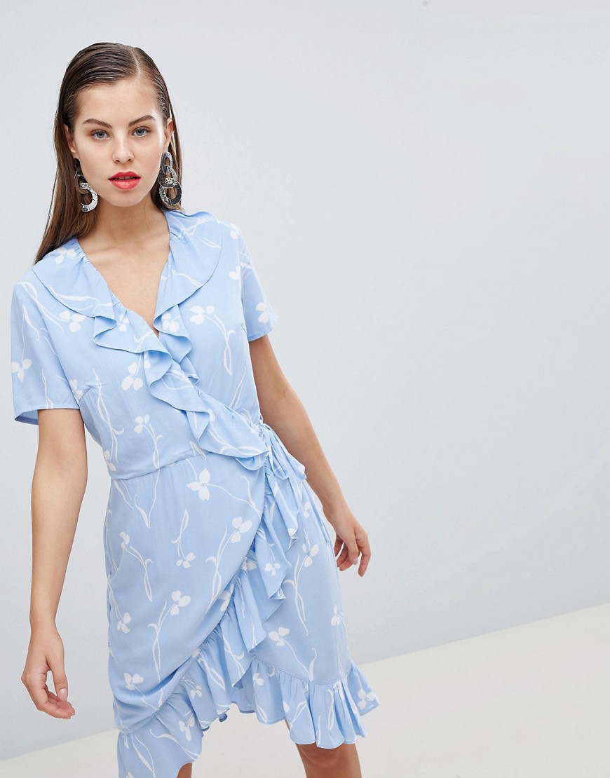 Blå slå-om-kjole med kløverprint fra Y.A.S