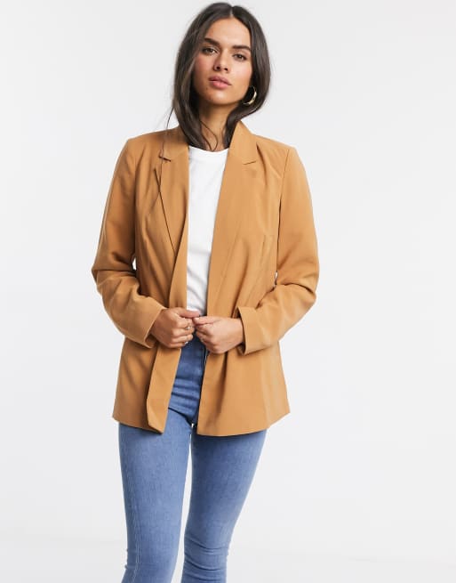Blazer de sastre en tostado de Vero Moda