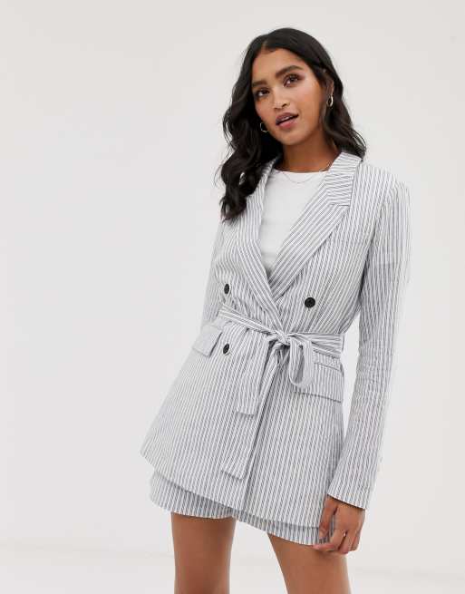 Blødt og stribet skræddersyet habitsæt med blazer og shorts fra Y.A.S, 2 af 3