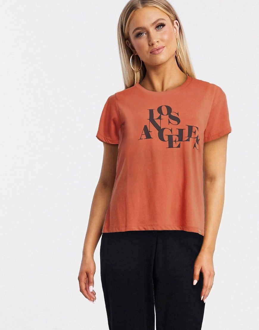 Blend She - T-shirt met Los Angeles-slogan in bruin