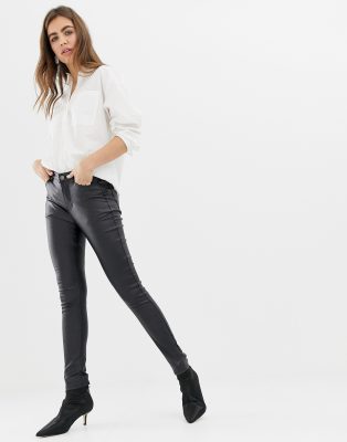 Блестящие джинсы. Джинсы женские с блеском. Блестящие джинсы женские. Кожаные джинсы женские. Черные блестящие джинсы женские.