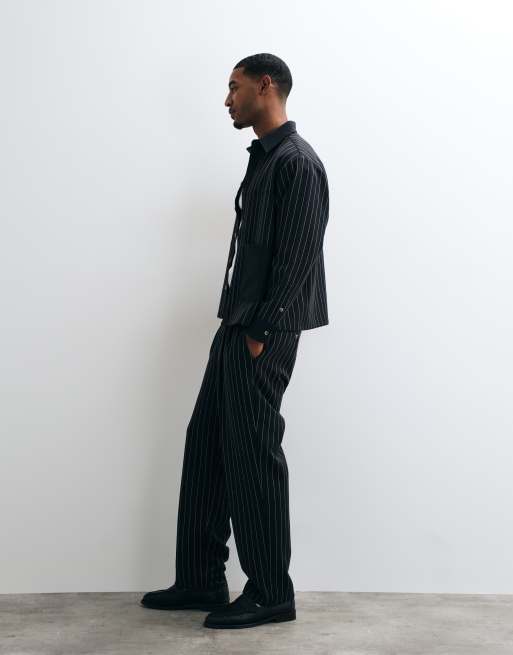 BLKVIS gestreepte geplooide wijde pantalon co-ord in zwart, 2 van 5