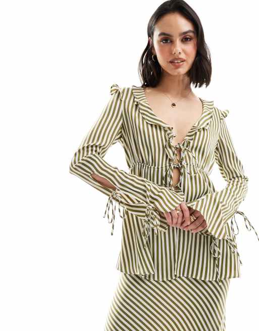 Blusa a rayas verdes transparente con detalle de volantes de Bardot (parte de un conjunto)