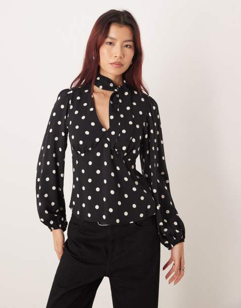 Blusa azul marino con estampado de lunares y detalle de lazada en el cuello de Nobody's Child - view 1