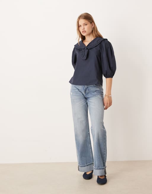 Blusa azul marino con mangas abullonadas y solapas anudadas con volantes de Glamorous, 4 de 4