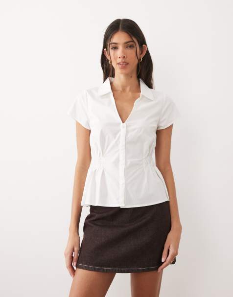 Blusa blanca con cintura ceñida de tejido rico en algodón efecto arrugado de Gina Tricot - view 1