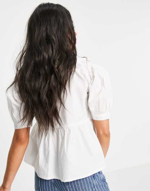 Blusa blanca con cuello babero y bordado floral de Violet Romance, 2 de 4