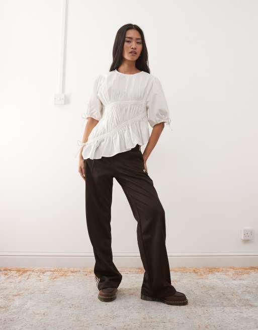 Blusa blanca con detalles fruncidos de COLLUSION, 3 de 4