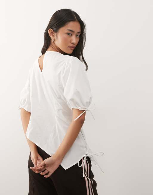 Blusa blanca con detalles fruncidos de COLLUSION, 4 de 4