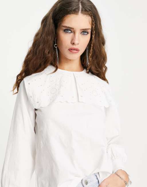Blusa blanca con solapas extragrandes con bordado inglés de Only