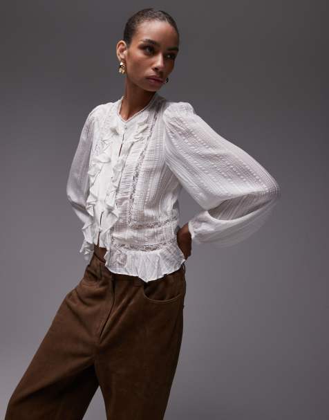 Blusa blanca con volantes e inserto de encaje de Mango - view 1