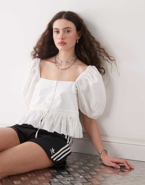 Blusa blanca de estilo mesonera con mangas abullonadas y sobrefalda de Monki - view 1