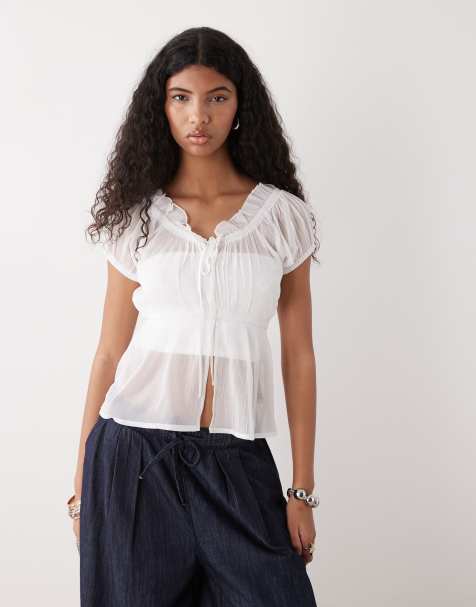 Blusa blanca de manga corta con detalle de volantes de COLLUSION - view 1