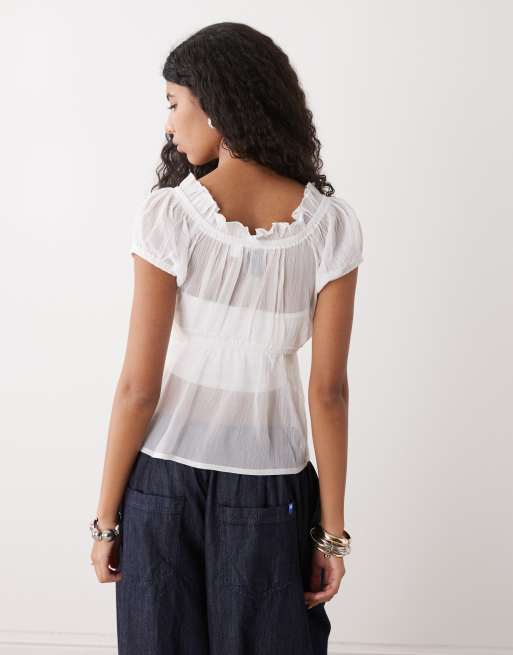 Blusa blanca de manga corta con detalle de volantes de COLLUSION, 4 de 4