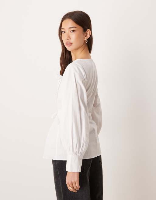 Blusa blanca fruncida con lazada delantera de popelina de ASOS DESIGN, 2 de 4