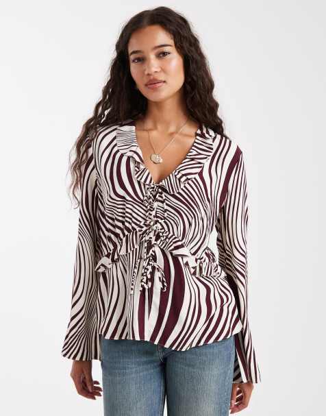 Blusa burdeos con estampado de ondas, volantes y detalle de lazada de French Connection - view 1