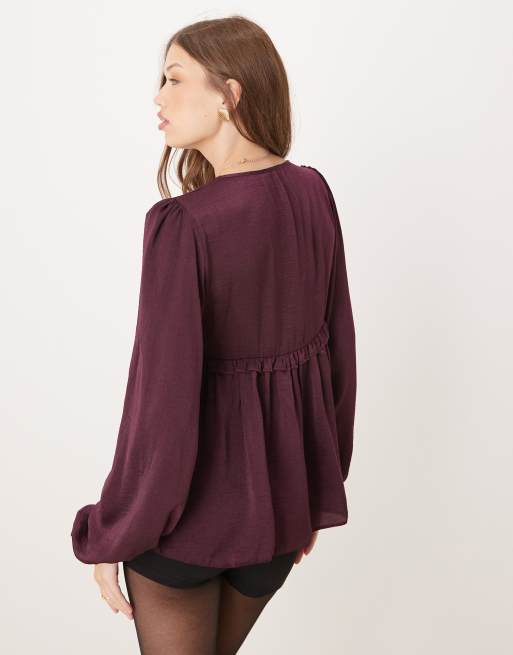 Blusa burdeos con parte delantera fruncida y detalle de lazada de ASOS DESIGN, 2 de 4