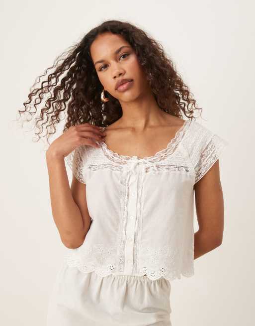 Blusa color crema con lazada delantera y detalle de encaje de algodón de Mango