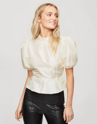 Blusa color crema con mangas abullonadas de organza de Miss Selfridge