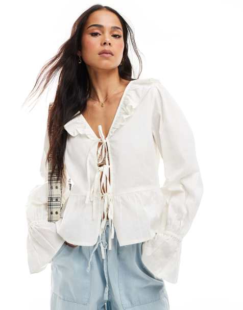 Blusa color crema con solapas de Wednesday's Girl - view 1