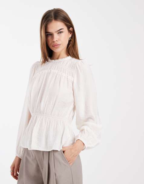 Blusa color crema fruncida con cuello redondo de New Look - view 1
