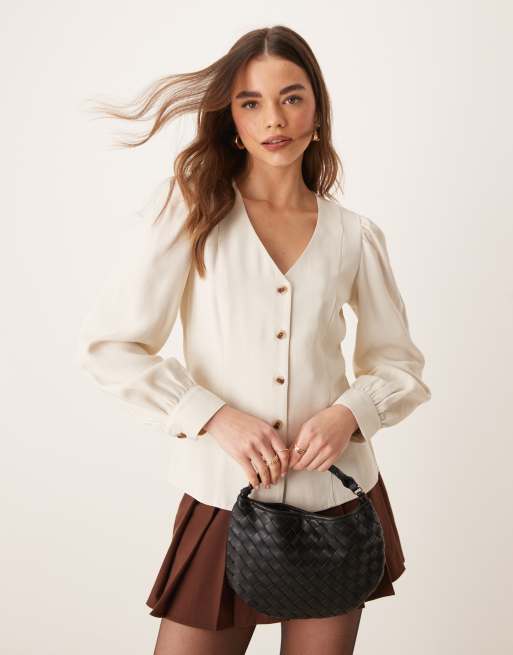 Blusa color crema pálido entallada con botones delanteros de VILA