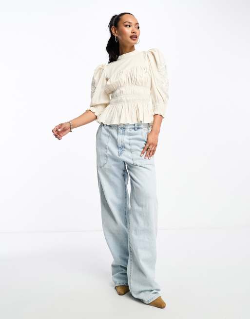 Blusa color crudo fruncida con dise o bordado de Other Stories