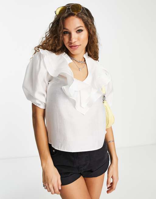 Blusa color marfil con volantes de lino de Topshop