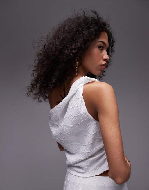 Blusa color marfil de tirantes con cuello desbocado y diseno de jacquard de Topshop parte de un conjunto ASOS