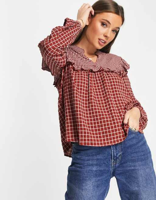 Blusa color óxido a cuadros de corte amplio con volantes de JDY