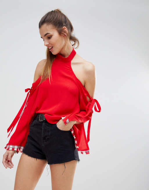 Blusa cuello alto y hombros descubiertos Kiss | ASOS