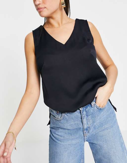 Blusa con cuello de pico CLOSET |